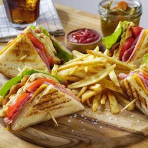 Club Sandwich with chips